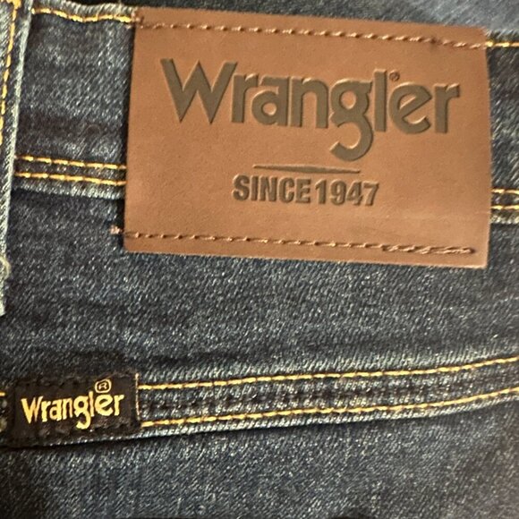 Wrangler Men's Jeans Size 40X30 Dark Blue Free To Stretch Regular Fit Denim NEW - Picture 3 of 14